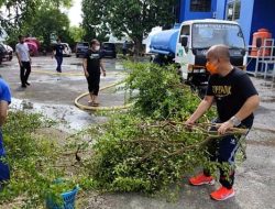 Gotong Royong Bareng Pegawai, Molen Harap PDAM Sediakan Air Bersih