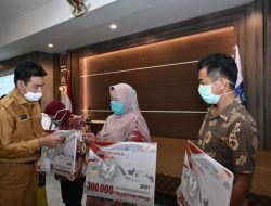 Mengawali Tahun 2021, Pemprov Salurkan Bantuan Sosial kepada 26 KPM