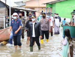 Mulkan Tinjau Langsung Rumah Warga Terendam Banjir