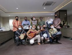 7 Kelompok Seni Asal Babel Terima Bantuan Alat Kesenian
