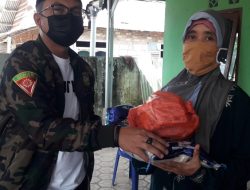 Pemuda Muhammadiyah Bagikan Ratusan Paket Sembako di Desa Mendo Barat