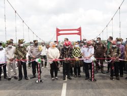 Resmikan Jembatan Jerambah Gantung, Molen Sebut Wali Kota Sebelumnya Ikut Berperan