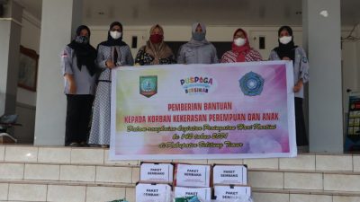 Dinsos Bersama PKK Beltim Serahkan Bantuan Bagi Anak dan Perempuan Korban Kekerasan