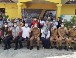 Bupati Algafry Serahkan Bantuan BSPS Kepada Warga di Kantor Kelurahan Simpang Perlang