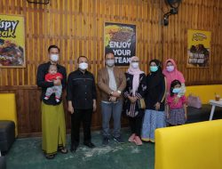 Gubernur Erzaldi Kenalkan Restoran Lokal Pada Ustaz Yusuf Mansyur