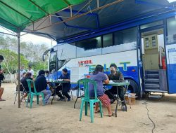 Mobil Sehat PT Timah Layani Warga Air Menduyung, Kades : Diharapkan Kegiatan Ini Terus Berlanjut