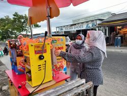 Sambangi Teh Poci PGK, Monica : UMKM Kecil Perlu Perhatian Lebih
