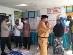 Bulog Bangka Salurkan Beras PPKM ke 7.826 KK