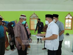 Tinjau Pembangunan Masjid, Gubernur Jalin Silahturahmi