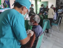 Demi Dapatkan Vaksinasi Covid-19, Sumarini Rela Antre Sejak Pagi