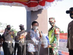 5.000 Paket Bantuan Sosial Untuk Masyarakat Terdampak Covid-19 Diserahkan Secara Door to Door