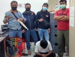 Acungkan Keris dan Lempar Batu, Rian Diancam Pasal Berlapis