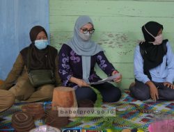 Ketua Dekranasda Melati Tantang Perajin Resam Air Bulin Produksi Peci Pramuka