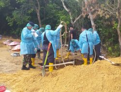 Danposal Muntok Makamkan Pasien Covid-19 ke-45