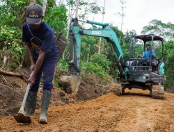 PT Timah Libatkan Masyarakat dalam Pembangunan Jalan 2 Kilometer