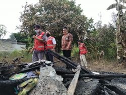 PMI Babar Salurkan Paket Sembako kepada Korban Kebakaran di Air Samak