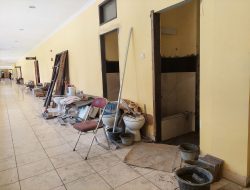 Sejumlah Toilet DPRD Babel Direnovasi, Haris : Berikan Pelayanan Maksimal Bagi Dewan, Staf dan Masyarakat yang Berkunjung