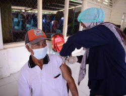 PT Timah Tbk Gelar Vaksinasi Bagi Warga di Pulau Lepar