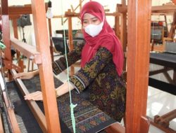 Hadiri Pembukaan Galeri Destiani, Eva Algafry Harap Tenun Cual ATBM Galeri Destiani Pekerjakan Masyarakat Bateng