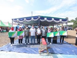 Hadiri Peringatan HKSN di Buluh Tumbang, Gubernur Serahkan Bantuan