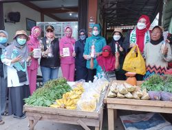 Peringati Hari Ibu, Wabup Basel dan Mitra PT Timah Bagi Tanda Cinta ke Kaum Ibu di Pasar Toboali