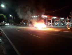 Usai Antri BBM, Mobil Sedan Terbakar di Area SPBU Kejora