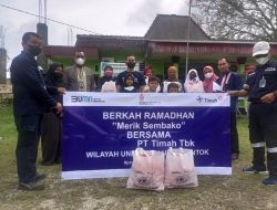 Terima Paket Sembako dari PT Timah Tbk, Nenek Ana Bisa Buat Ketupat Lebaran Nanti