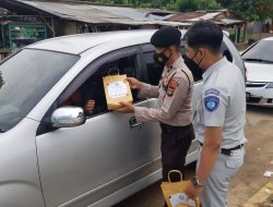 Jasa Raharja Babel Bagikan Bingkisan Berisi APD kepada Pemudik