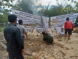 Massa Kumpulkan Hingga Bakar Spanduk Dukungan Tambang Laut Merbau