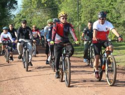 Peringati Hari Lingkungan Hidup Sedunia, Pemkab Bateng Bersepeda Bersama