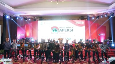 Wali Kota Pangkalpinang Serahkan 10 Sepeda PGK Untuk 10 Wali Kota