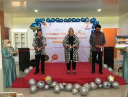 Monic Puji Program Bahasa Inggris di Islamic School