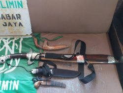 Keseharian AZ, Terduga Pelaku Makar Buka Praktik Bekam   