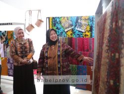 Puan Maharani Terpesona dengan Keindahan Songket Tenun Babel