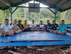 PT Timah Bantu Perbaiki Tambatan Perahu Nelayan di Desa Belo Laut