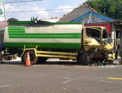 Avanza Tabrak Truck CPO, Seorang Penumpang Meninggal di Tempat