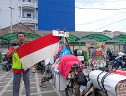 Singgah di Babel, Pria Asal Sumbar Keliling Indonesia Pakai Sepeda Ontel