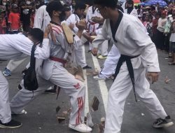 Teknik Kyukpa Taekwondoin CTTC Pangkalpinang Undang Decak Kagum Penonton Karnaval