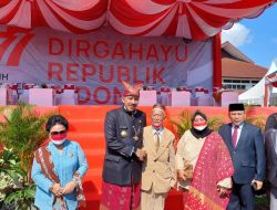 Almarhum Ayah Pj Gubernur Babel Terima Tanda Jasa Bintang Maha Putra