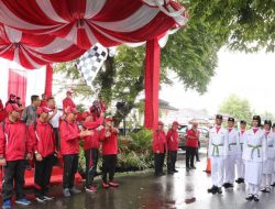 Sempat Diguyur Hujan,  Peserta Pawai Baris-berbaris Tetap Antusias