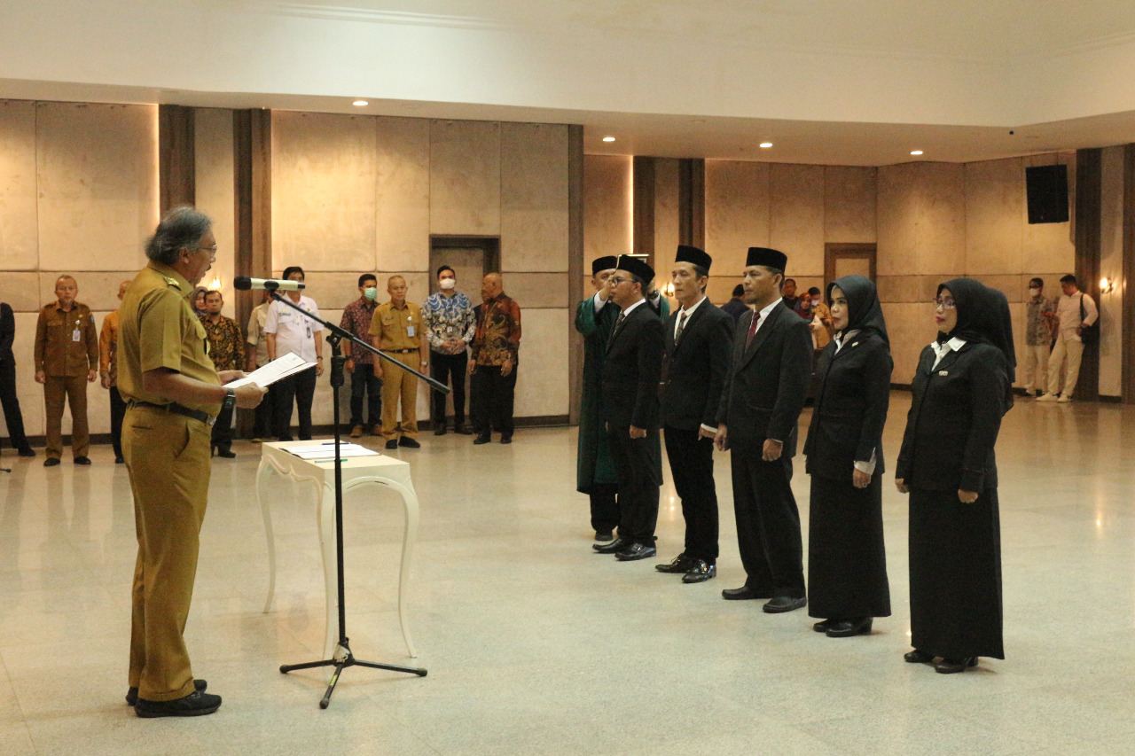 Lantik Komisioner Ki Babel Pj Gubernur Ajak Imbangi Keterbukaan Dengan