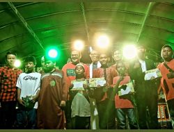 Riza Herdavid Hadiahi Tiket Umroh Gratis ke Ketua Masjid At-Taubah