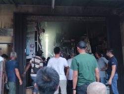 Diduga Korsleting Penyebab Toko Nasional Muntok Terbakar