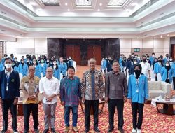 Seratus Mahasiswa Berprestasi Terima Beasiswa dari Bank Indonesia