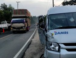 Travel Damri dan Truk Alami Kecelakaan di Air Belo