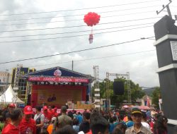 Sempat Gagal Terbang ke Udara, Balon 4 Tahun Kepemimpinan Mulya Nyangkut di Kabel Listrik