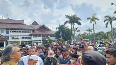 Geruduk Kantor Gubernur Babel, Ratusan Penambang Sampaikan  Delapan Tuntutan, Salah Satunya Bubarkan Satgas