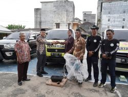 Serap Aspirasi Masyarakat Usai Sebarluaskan Perda, Heryawandi Serahkan Bantuan Mobil Pelayanan Kesehatan dan Kursi Roda