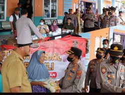 Tinjau Warga Terdampak Banjir, Kapolres dan RSUD Basel Salurkan Bansos serta Pengobatan Gratis
