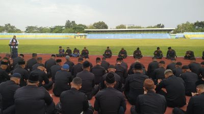 Sat Brimob Polda Babel Do’akan Korban Tragedi Kanjuruhan Malang